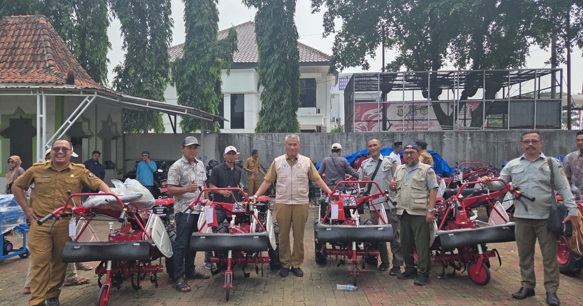 Hadapi Musim Kemarau, Pemkab Tangerang Salurkan Ratusan Alsintan Sistem Irigasi dan Pupuk untuk Jaga Produksi Gabah