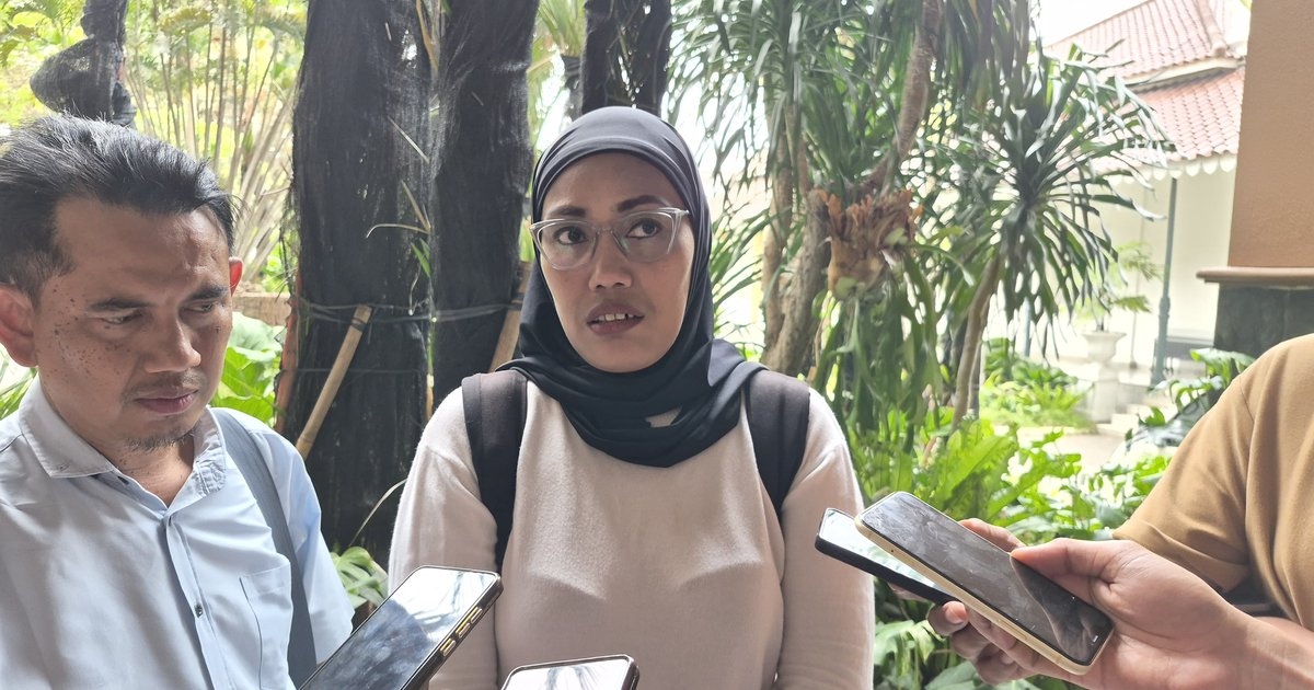 Warga Demo Balai Kota, Tagih Janji Kampanye Gubernur Pramono Gratiskan Tiket Masuk Ancol dan Ragunan