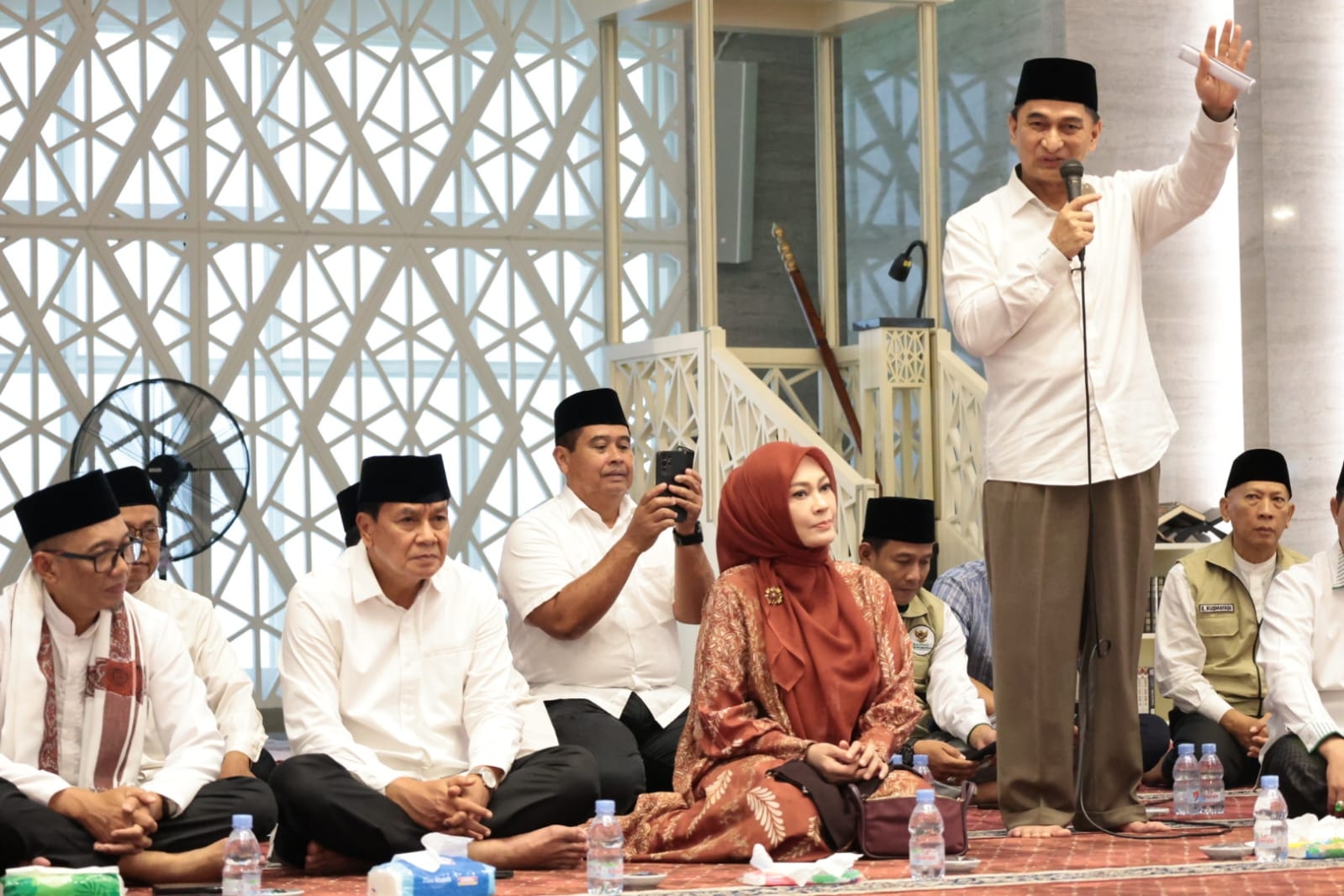 Pererat Silaturahmi dengan Warga, Bupati Tangerang Dampingi Wagub Banten Safari Ramadhan di Pagedangan