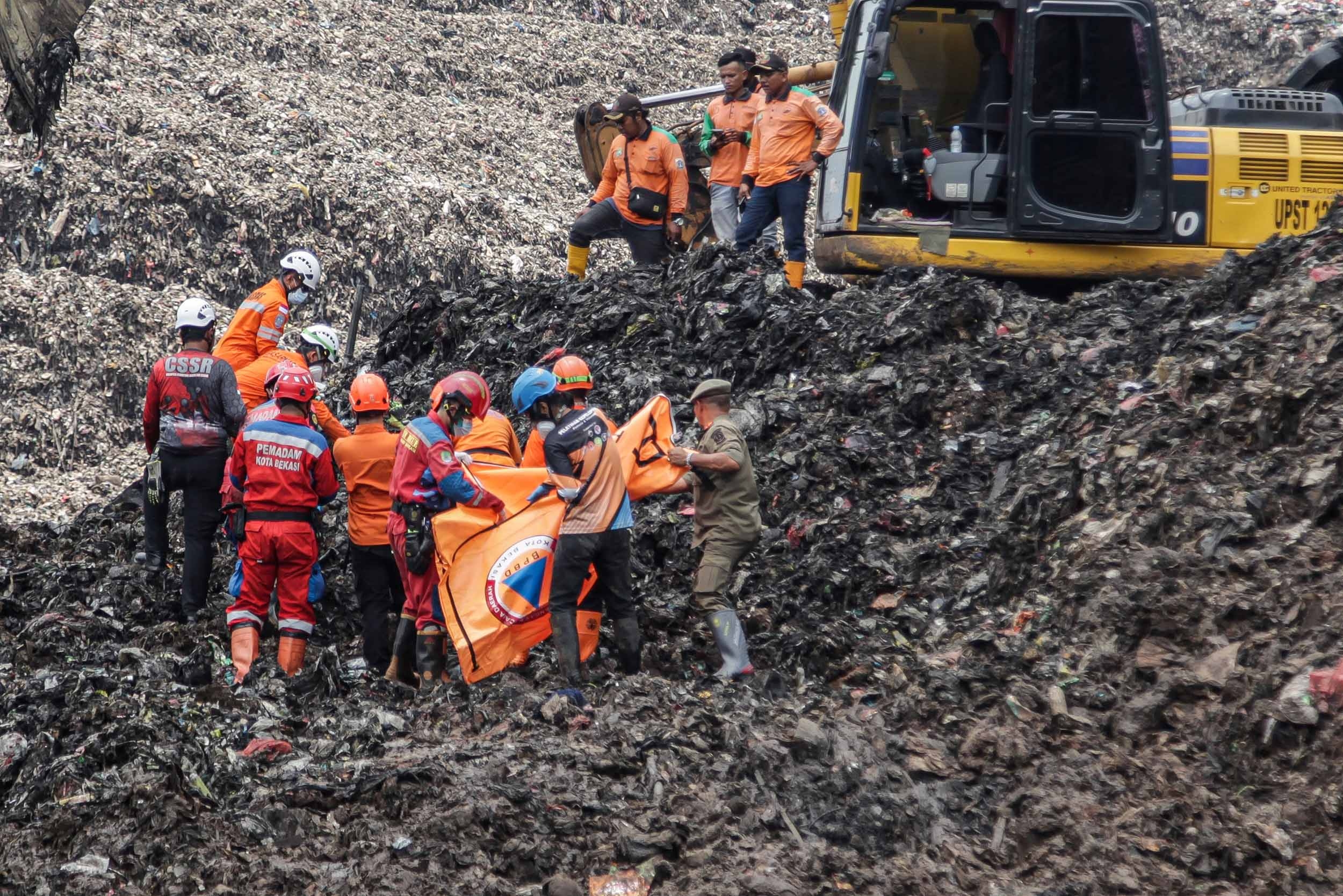Buntut Longsor yang Tewaskan 5 Orang, Gubernur Pramono Bakal Batasi Pengiriman Sampah ke TPST Bantargebang