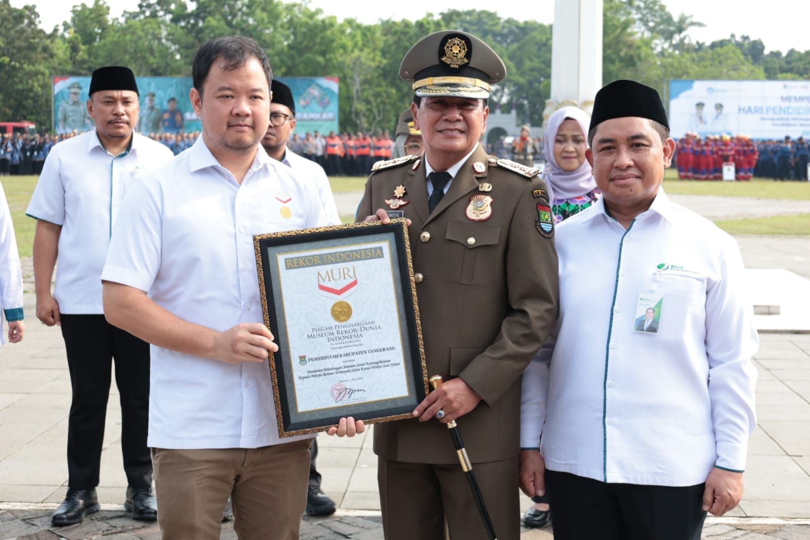 Peringati Hardiknas - HUT Satpol PP, Bupati Tangerang Tekankan Pelayanan Tanpa Tebang Pilih hingga Raih Rekor MURI