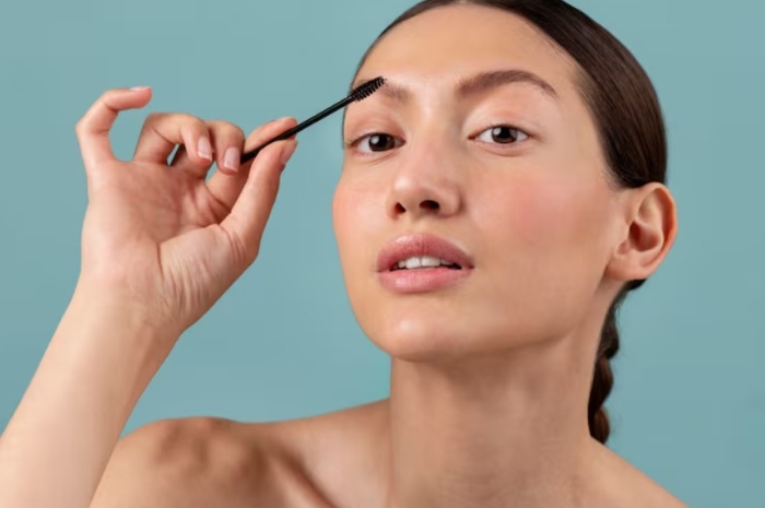 Alis Tipis Bikin Kurang Percaya Diri? Ternyata 3 Minyak Alami Ini Bisa Jadi Solusinya!