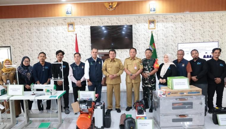 Serahkan Bantuan Peralatan Usaha dan Program Pemagangan, Bupati Tangerang Dorong Terciptanya Wirausaha Baru untuk Tekan Pengangguran