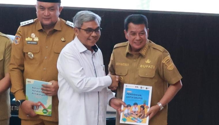 Hadiri Peluncuran Buku Pendidikan Anti Korupsi, Bupati Tangerang Dukung Penguatan Karakter Generasi Muda Sejak di Sekolah