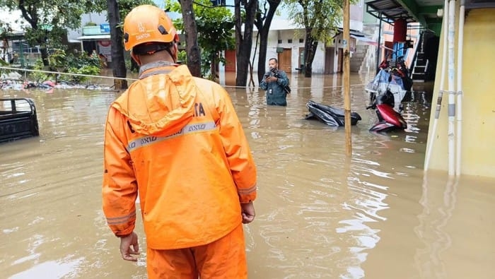 Waspada! BPBD DKI Catat 26 RT di Jaktim Masih Tergenang Banjir, Akibat Hujan Deras dan Kiriman Air dari Hulu