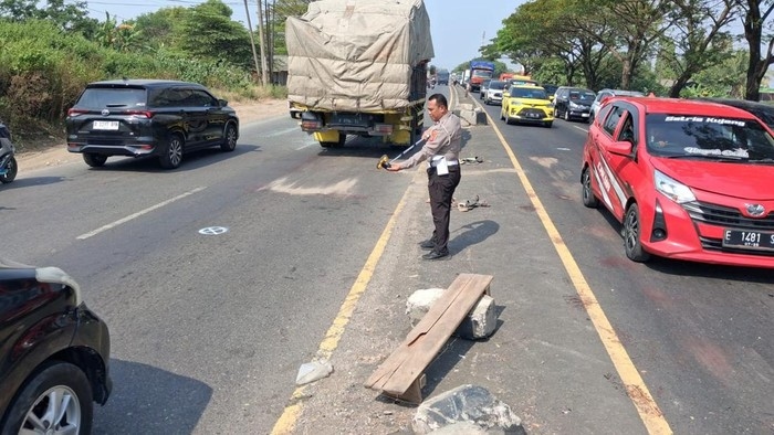 Kecelakaan Maut di Pantura: Pick up Rombongan Pengantin Ditabrak Truk Tronton, 13 Orang Tewas, Ini Identitasnya