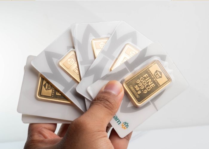 Harga Emas Antam Terjun Bebas, Buyback Ikut Merosot