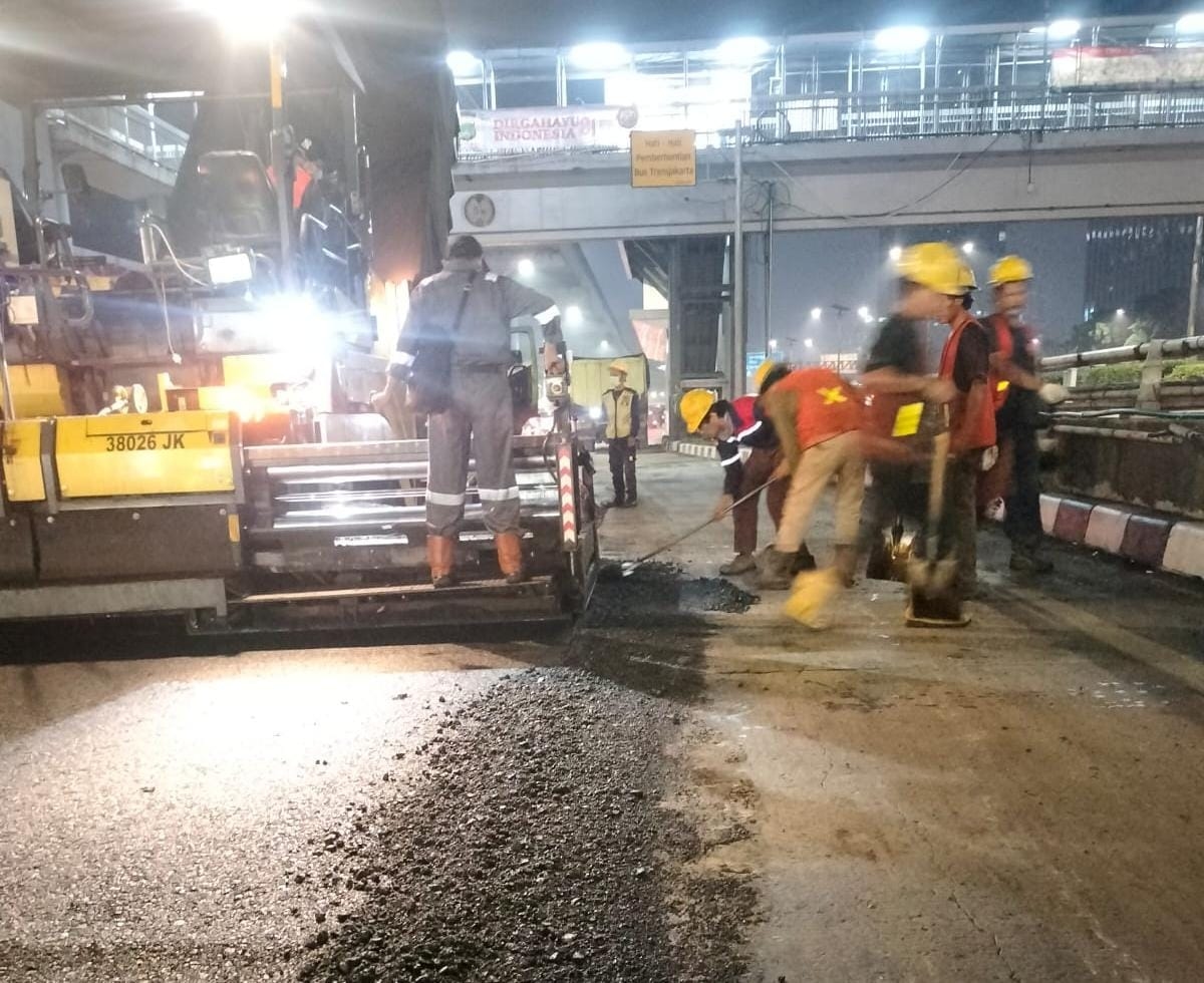 Separator Transjakarta di Gatot Subroto Digeser Sementara, Dishub DKI Lakukan Rekayasa Lalu Lintas