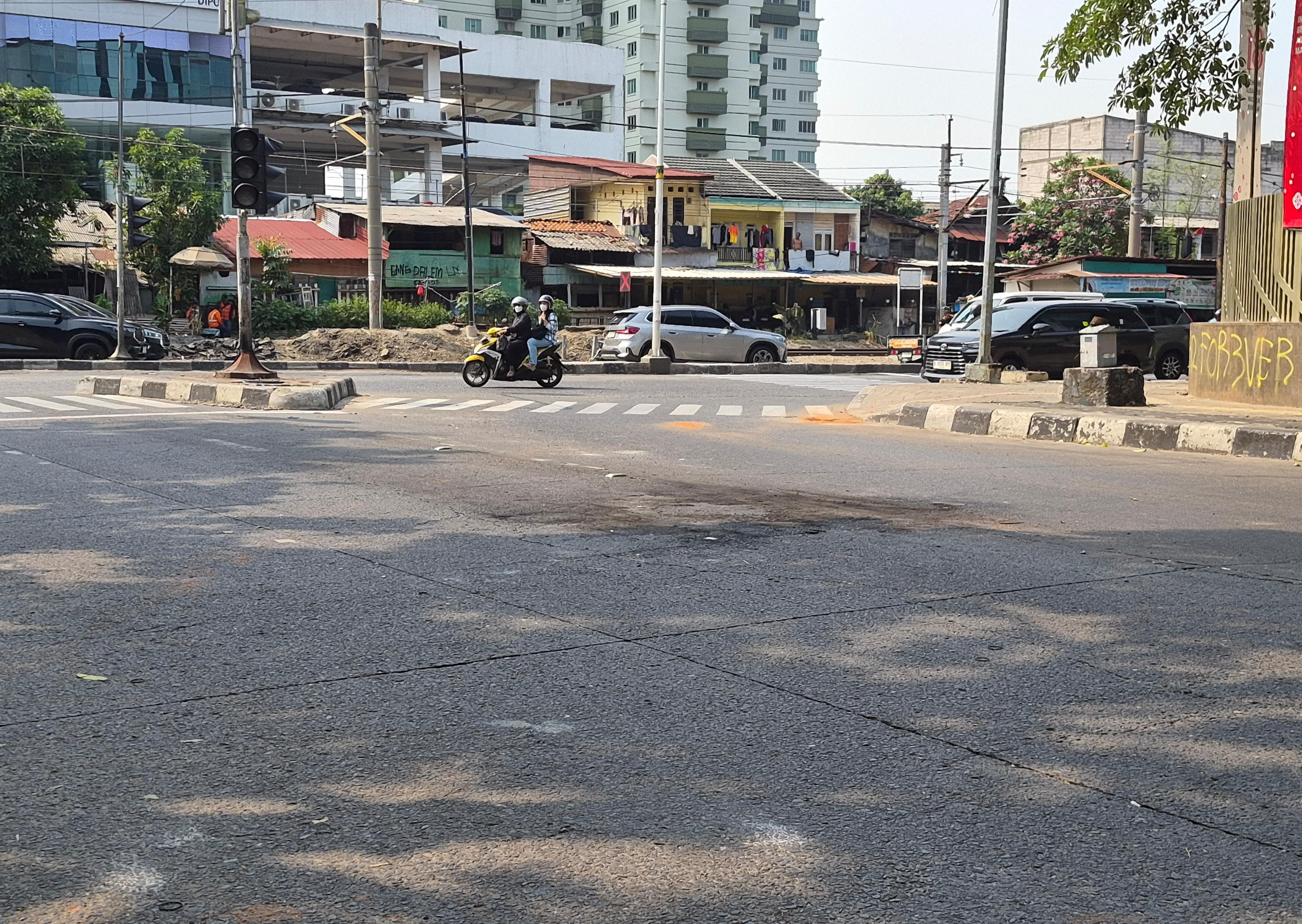 Jejak Kerusuhan Demo DPR Kemarin: Dua Sepeda Motor Dibakar di Pejompongan, Sisa Abunya Masih Terlihat di Jalanan