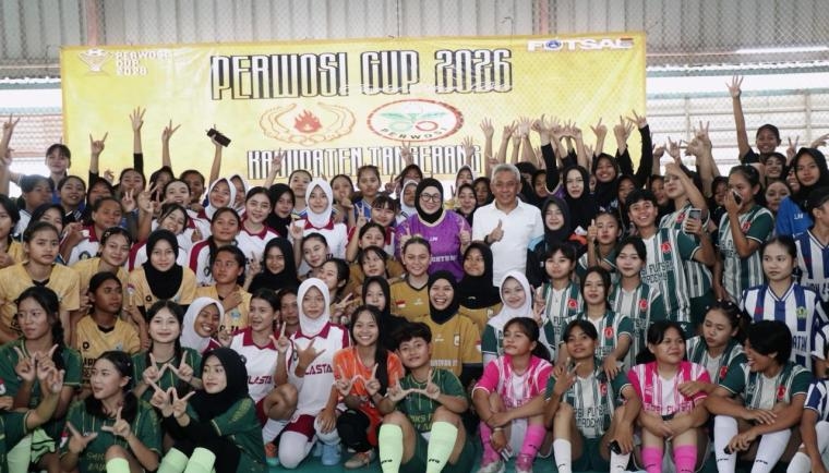 Buka PERWOSI Cup 2026, Wabup Intan Suarakan Kesetaraan Gender Lewat Kejuaraan Futsal Putri Tingkat Pelajar Kabupaten Tangerang