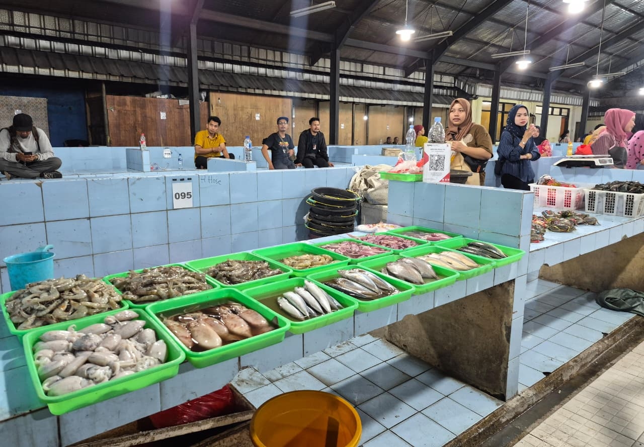 Pedagang Ikan di Lokbin Kramat Jati Khawatir Sepi Pembeli, Gubernur Pramono Minta Diskominfotik Bantu Promosi