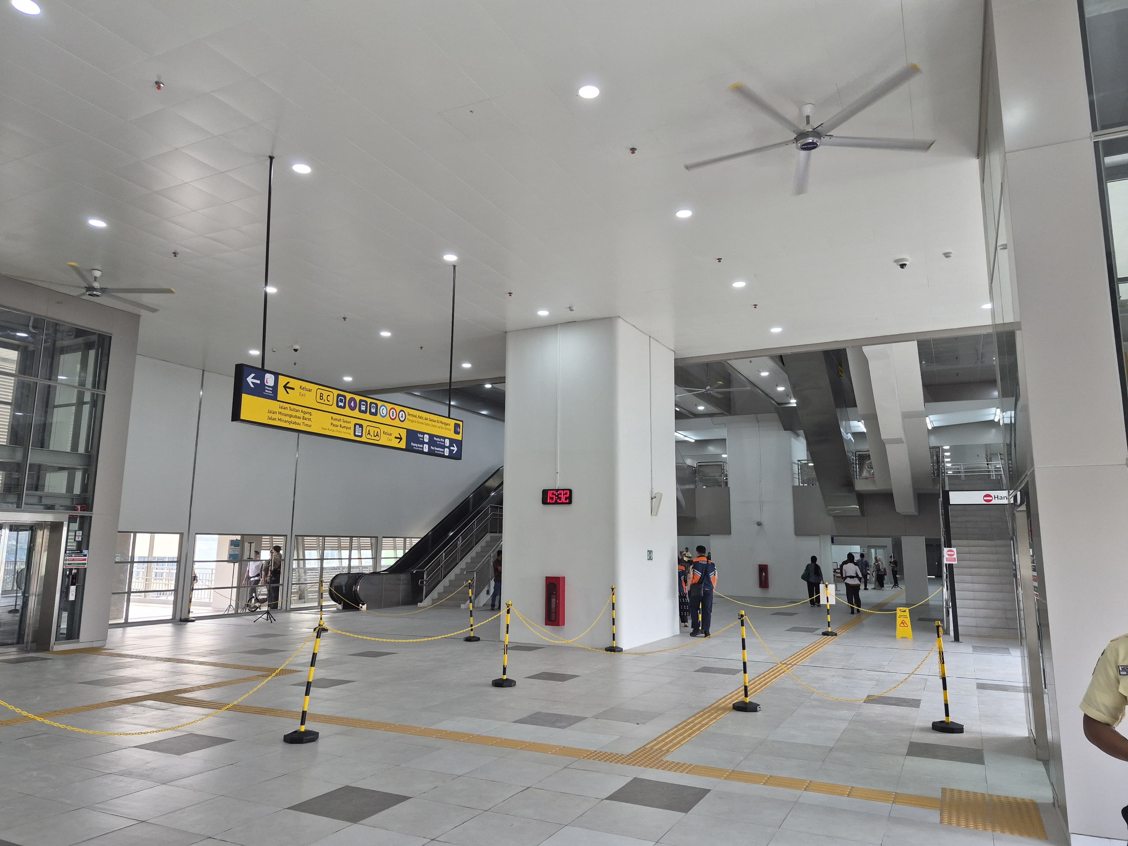 Stasiun LRT Manggarai Sedang Uji Coba: Fasilitas Siap, Akses ke Stasiun KA Masih Dibangun