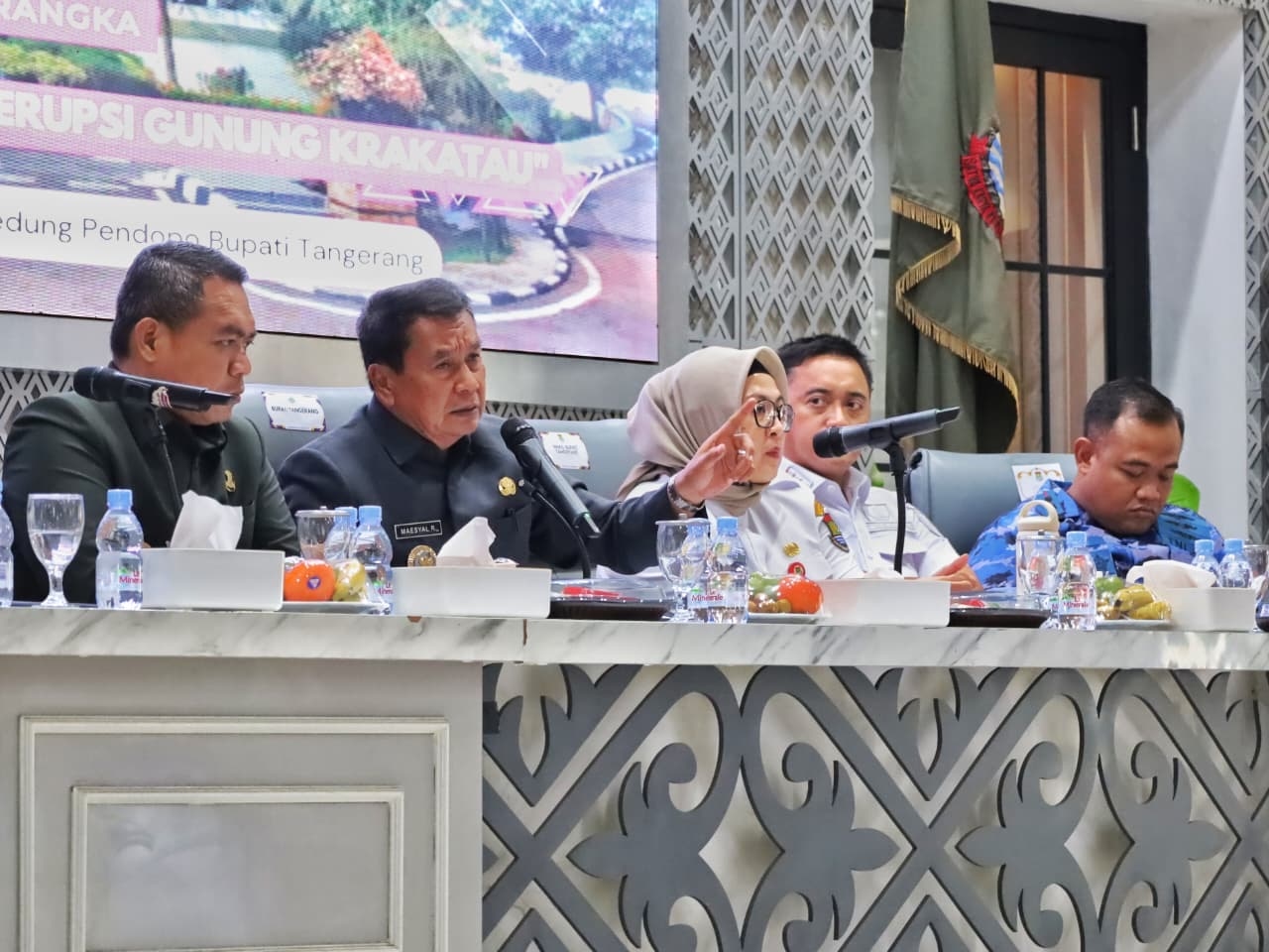 Bupati Maesyal Rasyid Pimpin Rapat Darurat Bencana Bersama Forkopimda, Antisipasi Dampak Erupsi Gunung Anak Krakatau