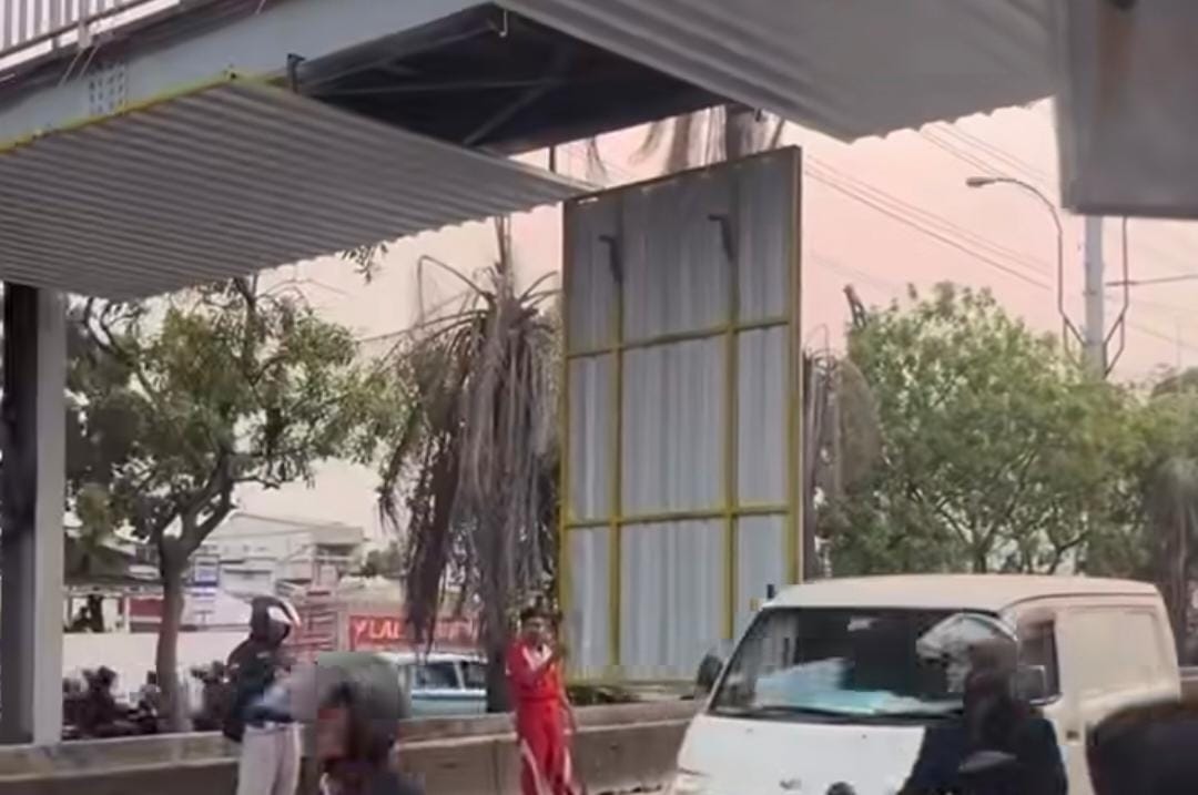 Pelat Safetydeck JPO Jembatan Gantung Cengkareng Copot Tersangkut Truk Over Dimensi, Ini Penjelasan Dinas Bina Marga