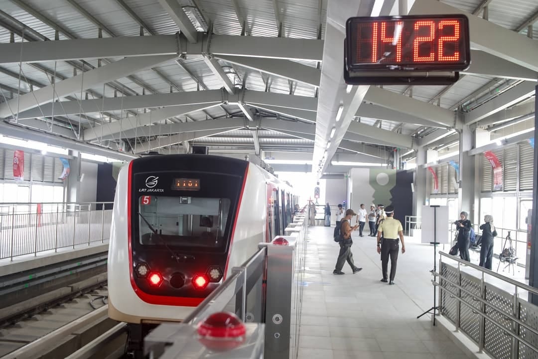 LRT Kelapa Gading-Manggarai Tembus 100 Ribu Penumpang dalam 10 Hari, Tarif Kini Rp5.000