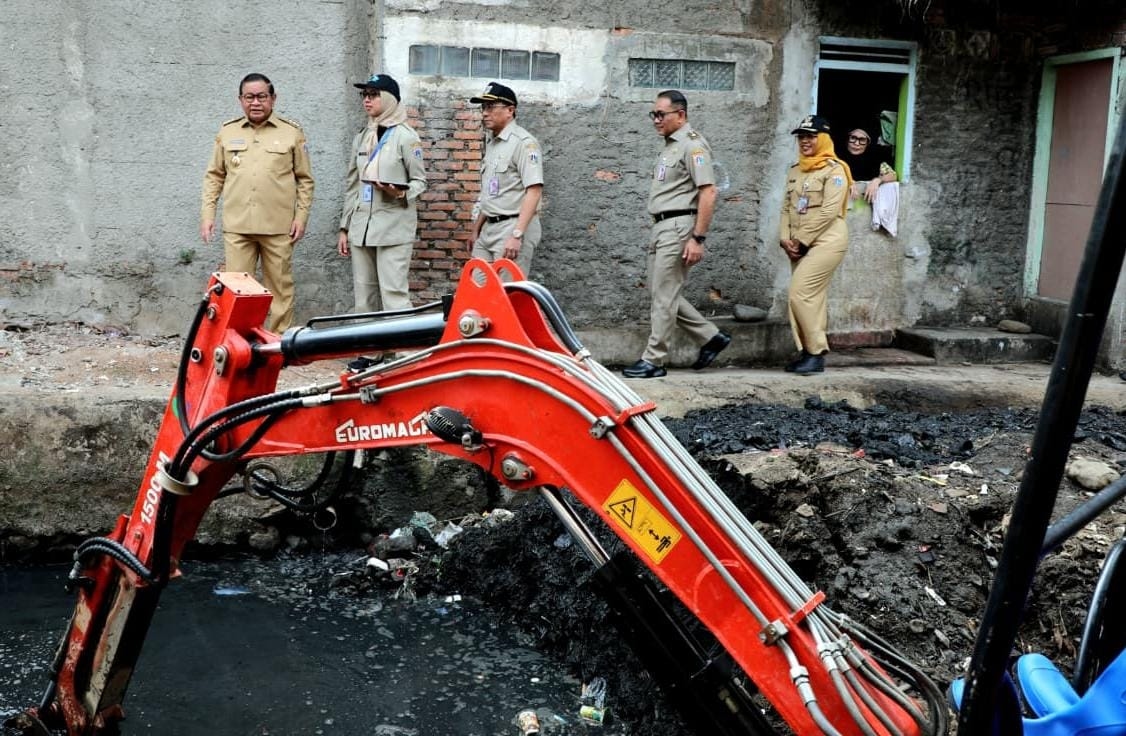 Gubernur Pramono Minta Kawasan Anak Kali Krukut Tak Hanya Dikeruk, Tapi Juga Ditata Ulang