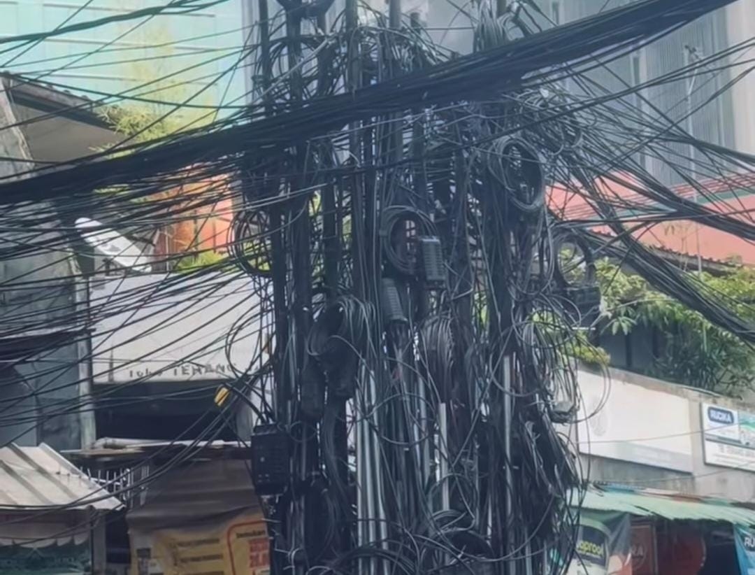 Viral! Kabel Semrawut di Kuningan Barat, Dinas Bina Marga Targetkan Penataan Rampung Oktober 2026