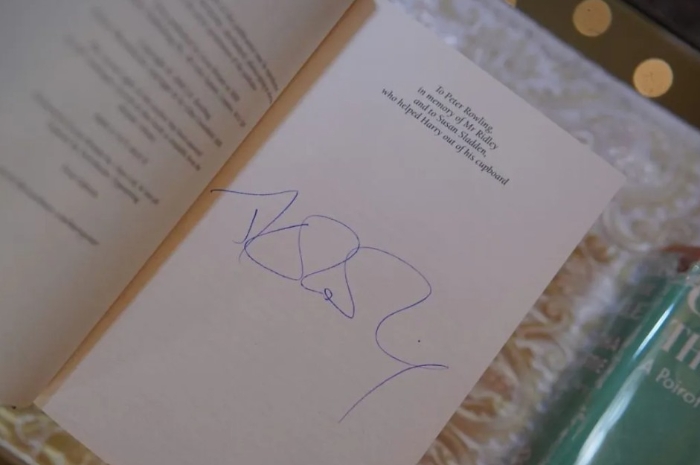 Penggemar Harry Potter Wajib Tahu, Buku Langka Bertanda Tangan J.K. Rowling Hadir di Indonesia