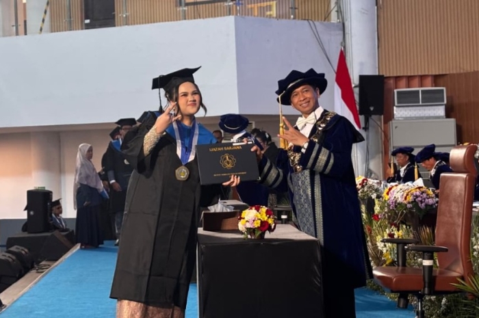 Lulus S1 ITS di Usia 19 Tahun, Hasna Nur Shadrina Hadapi Tantangan Berat di Balik Kelulusannya