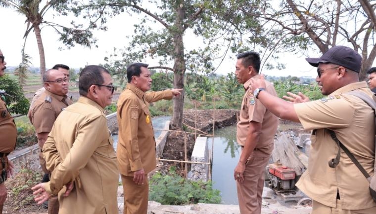 Antisipasi Musim Hujan, Bupati Maesyal Rasyid Tinjau Langsung Titik Rawan Banjir di Pasar Kemis