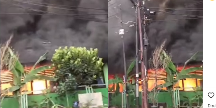 Kebakaran Hebat Melalap Bangunan SD di Jakarta Timur Siang Ini, Hampir Seluruh Bangunan Hangus Terbakar Api