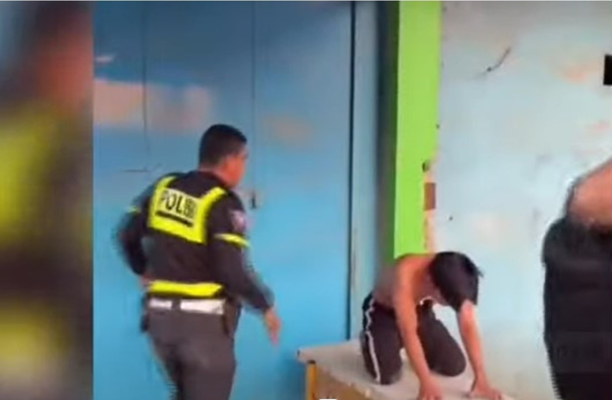 Viral Saat Ditilang Seorang Pria Pura-pura Kesurupan Macan, Bukannya Bebas Kena Tilang Polisi Malah Disuruh Begini...