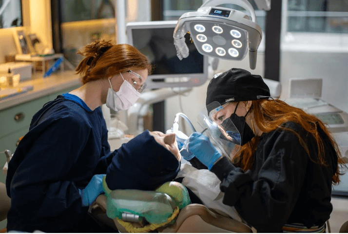 Miris! Seorang Pria Tewas Setelah Mencabut 23 Gigi dan Memasang 12 Gigi Palsu Dalam Satu Hari di Sebuah Klinik