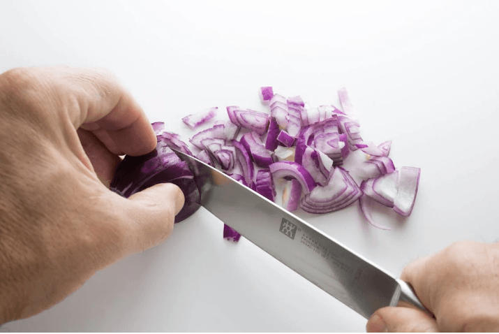 Berikut Tips dan Trik Efektif Memotong Bawang Agar Tidak Bikin Nangis dan Pedih di Mata, Hindari Mencacah Bawang!