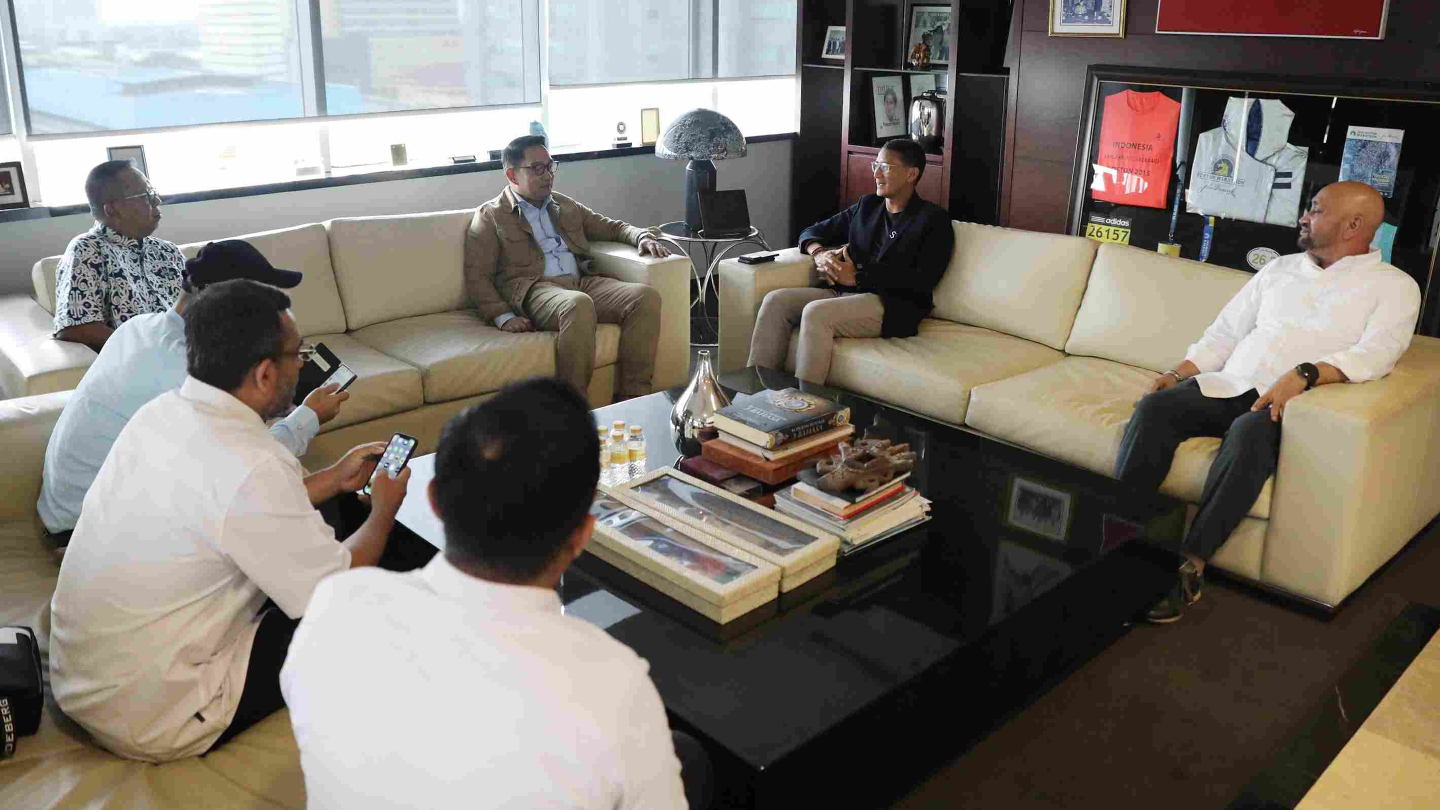 Sehari Jelang Pencoblosan Pilkada 2024, Cagub Ridwan Kamil Ketemu Mantan Wagub Jakarta, Ada Apa?