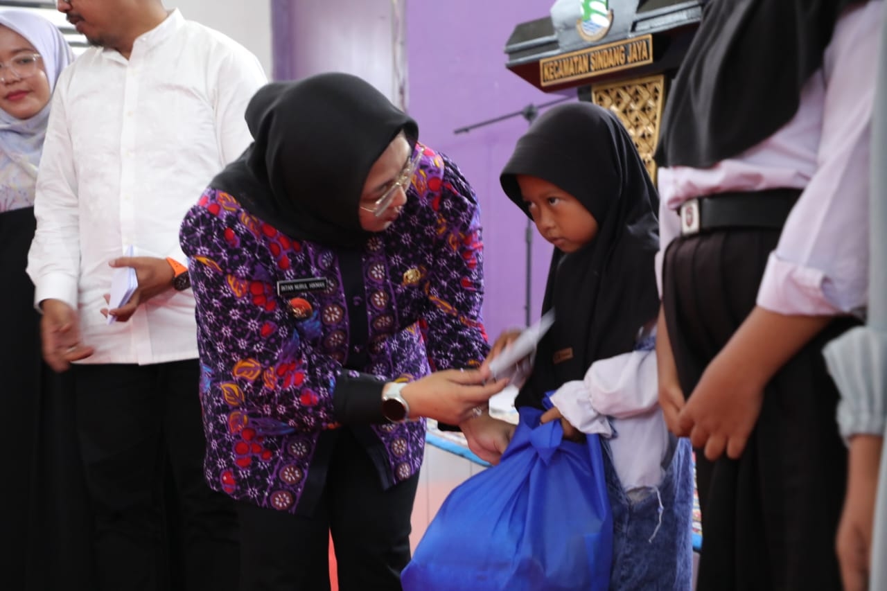 Hadiri Halal Bihalal Tingkat Kecamatan Sindang Jaya, Wabup Intan Nurul Hikmah Ajak Warga Bahu Membahu Tangani Masalah Sampah