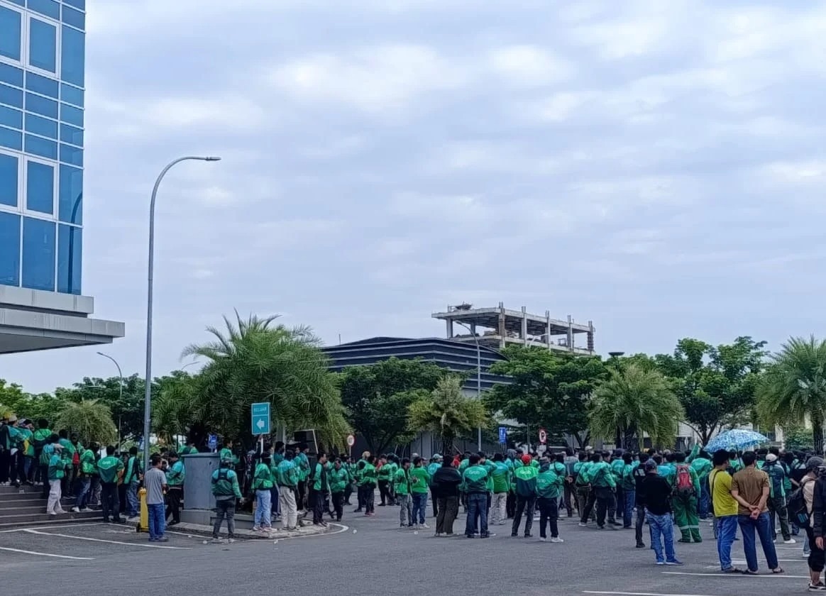 Peringati Hari Buruh 1 Mei, Ribuan Driver Ojol Turun ke Jalan Tolak Grab Hemat, Unjukrasa Meluas dari Jakarta hingga Makassar