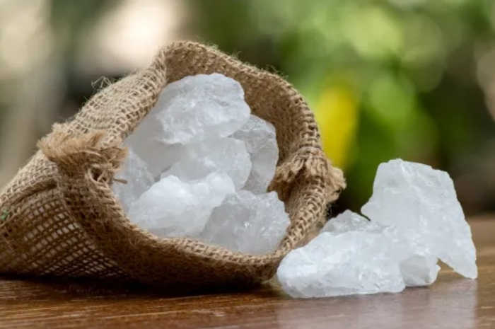 Dikenal Sebagai Deodoran Alami, Nyatanya Tawas Punya Efek Samping yang Perlu Diwaspadai