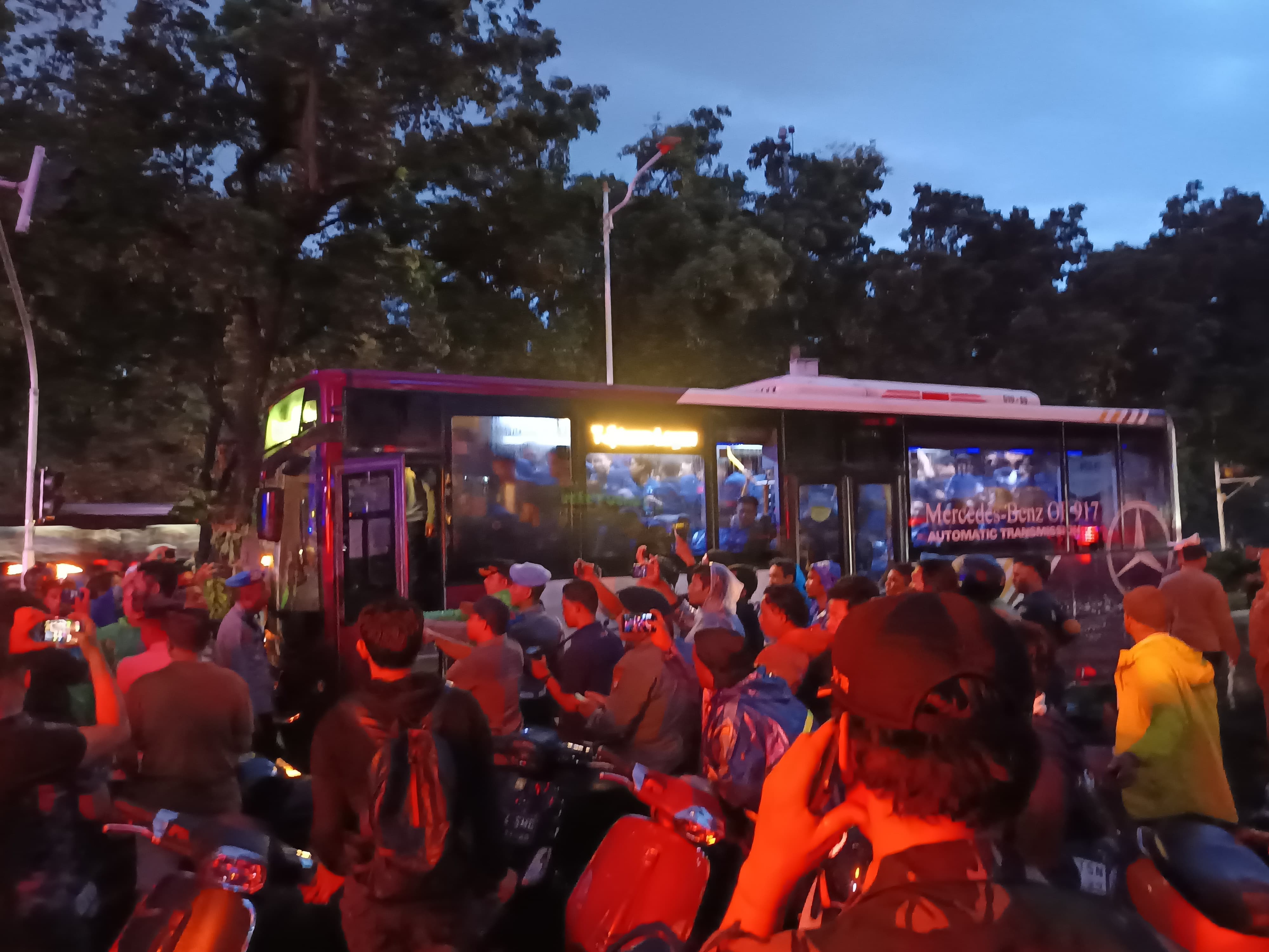 Demo Ricuh di Depan Balai Kota, Gubernur Pramono Bantu Bebaskan Puluhan Mahasiswa yang Ditangkap