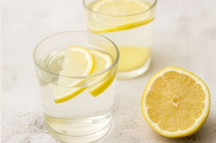 Dari Kulit Cerah hingga Pencernaan Lancar, Inilah Rahasia di Balik Segelas Air Lemon Pagi Hari