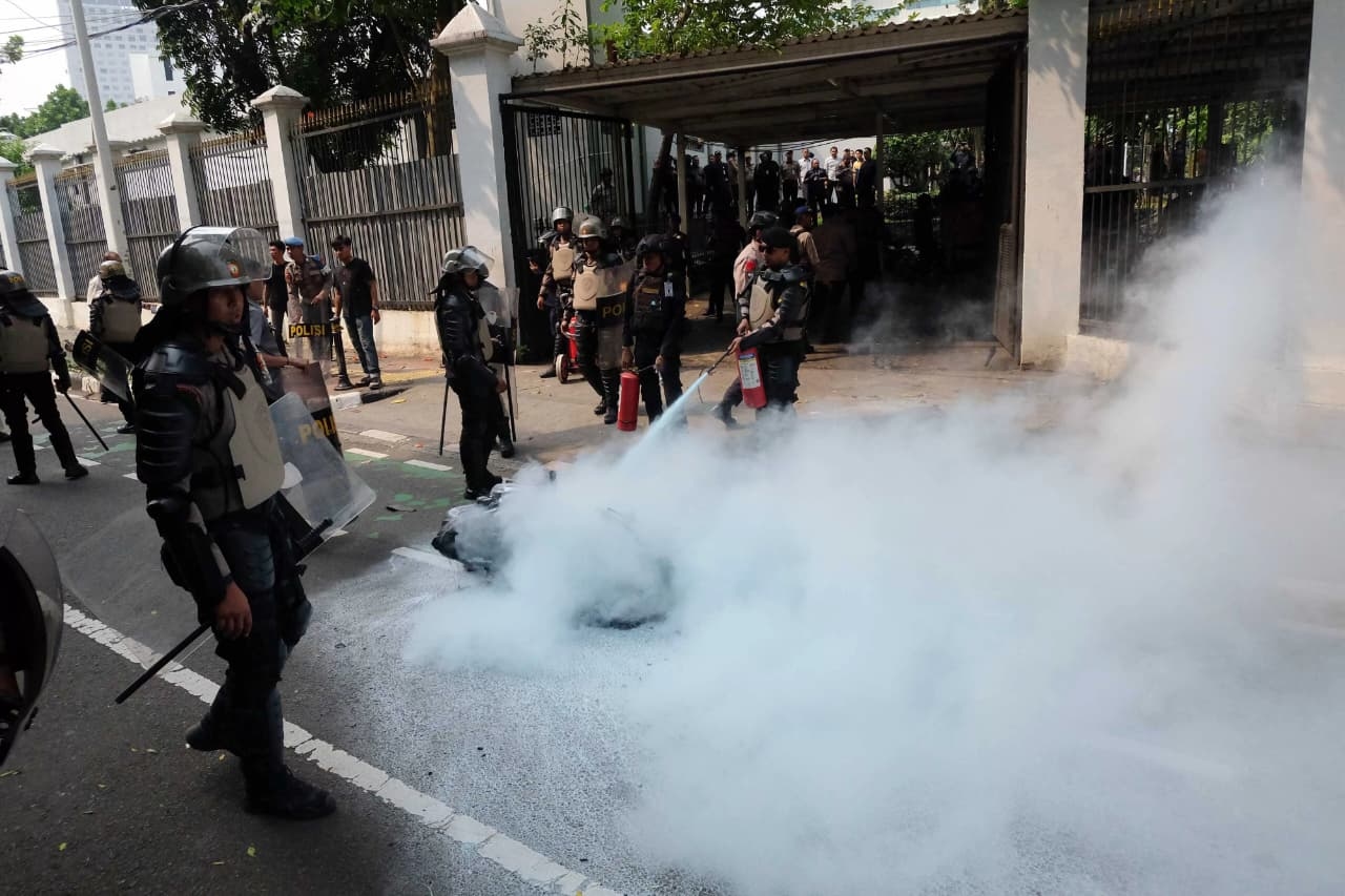 Imbas Rusuh Demo di Kawasan Gedung DPR, Transjakarta Lakukan Pengalihan Sejumlah Rute, Simak Info Lengkapnya di Sini!