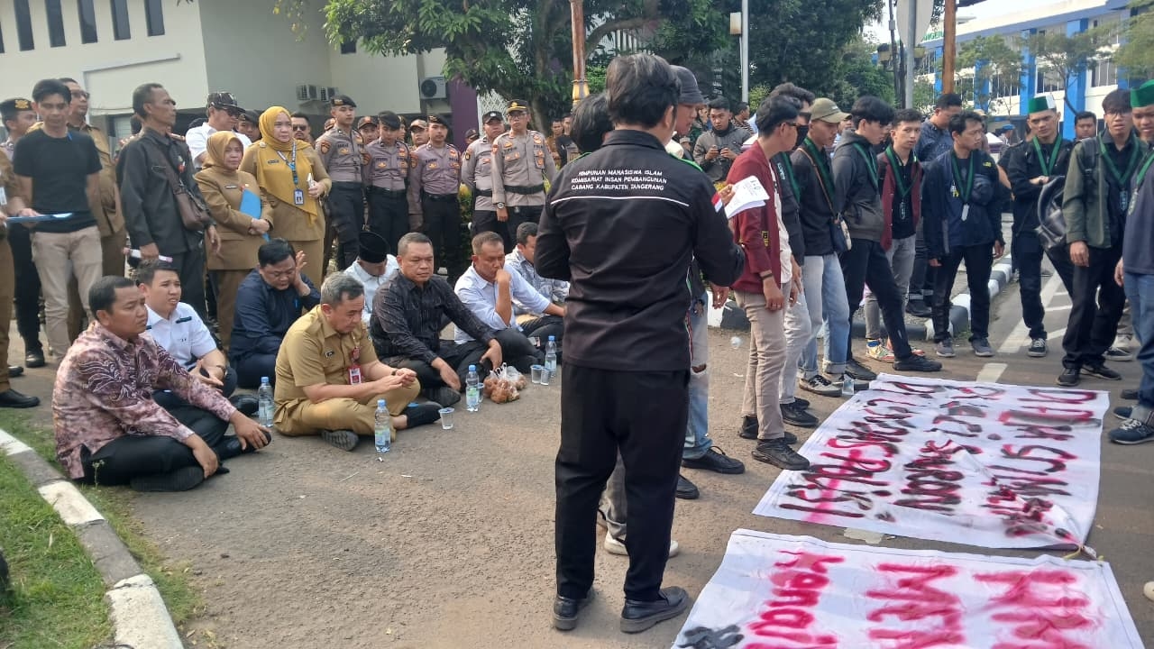 Terima Aspirasi Mahasiswa Pendemo, Pemkab Tangerang Cabut Perbup No 1 Tahun 2025 Terkait Tunjangan Perumahan DPRD