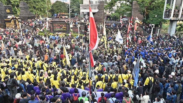 Imbas Demo BEM SI di Patung Kuda, Sejumlah Layanan Transjakarta Sore Ini Dialihkan, Berikut Perubahan Rutenya!
