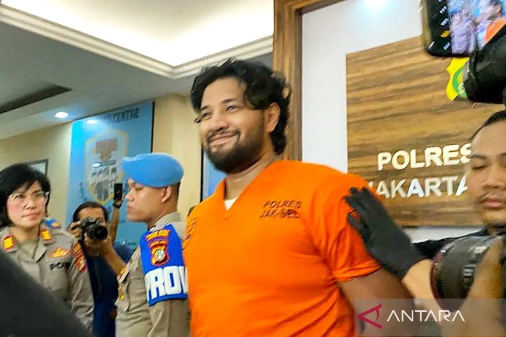 Ammar Zoni Minta Kekasih Urus Surat Nikah Saat Sidang Zoom