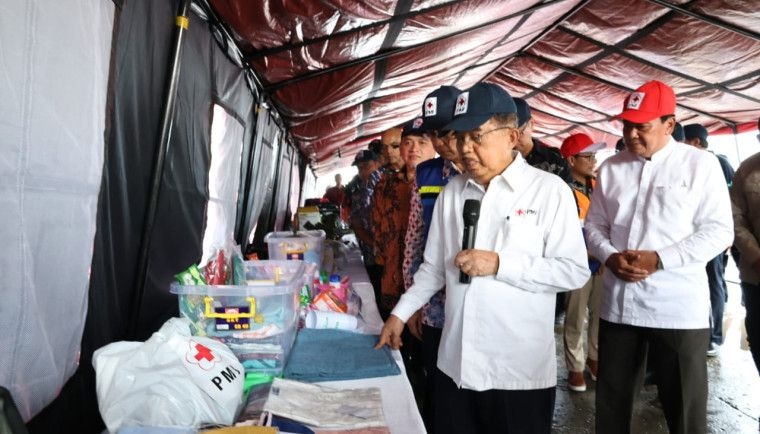 Bersama Ketum PMI Jusuf Kalla, Bupati Tangerang Cek Langsung Bantuan Gelombang II untuk Korban Bencana Sumatera di Kapal Kemanusiaan