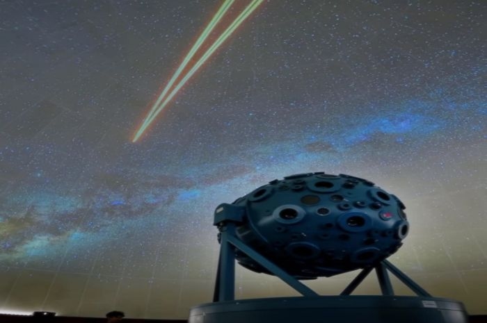 Menyusuri Alam Semesta di Teater Bintang Planetarium Taman Ismail Marzuki