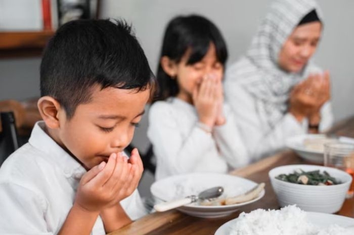 5 Tips Melatih Anak Berpuasa Tanpa Drama