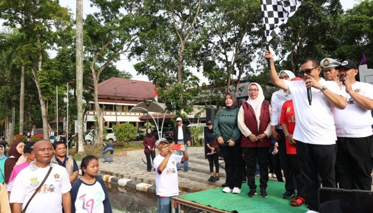Sambut Hari Pers Nasional 2026, Pemkab Tangerang Bersama PWI Gelar Gerak Jalan Santai di Puspemkab, Berlangsung Meriah!