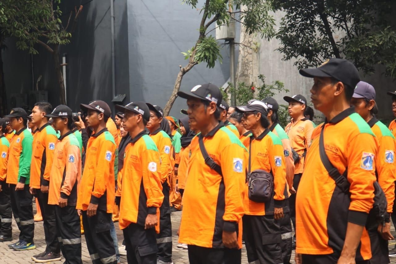 Tangani Persoalan Sampah Akibat Banjir, DLH DKI Siagakan 1.790 Pasukan Oranye Selama Januari-Februari 2026
