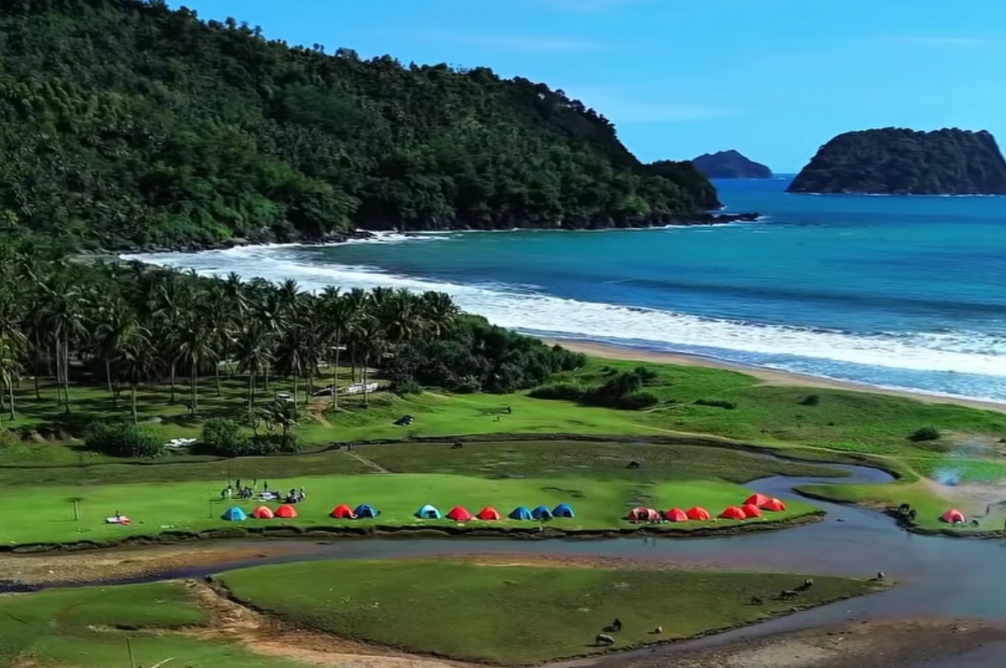 Pantai Kebo, Surga Camping Nyaman dengan Pemandangan Kerbau di Tepi Samudra