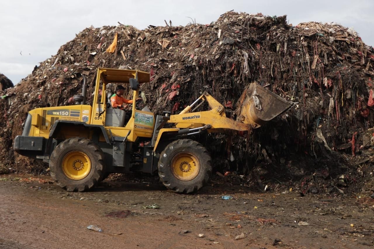 Volume Sampah Pasar Induk Kramat Jati Melonjak hingga 220 Ton Per Hari, Sudin LH Jaktim Kerahkan 25 Armada
