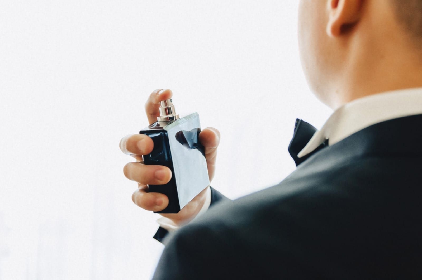 Bahaya Menyemprot Parfum di Leher yang Jarang Disadari, Ini Penjelasan Medisnya