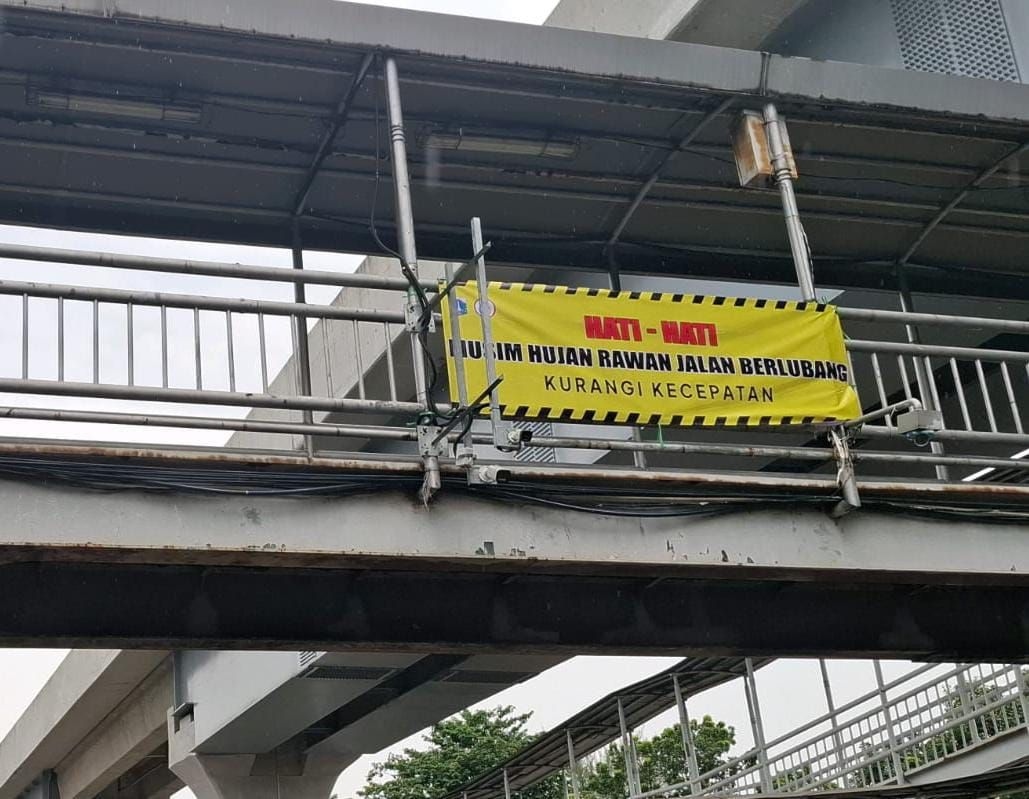 Cegah Jalan Berlubang Akibatkan Korban Lagi, Dinas Bina Marga DKI Pasang Imbauan di 5 Wilayah