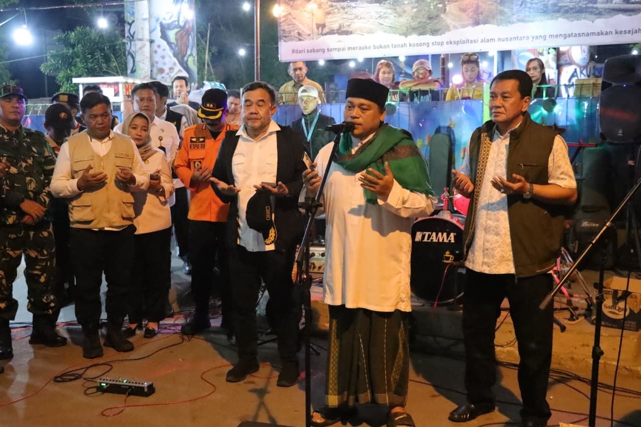 Keren!  Pemkab Tangerang Tutup Tahun 2025 dengan Gelar Doa Bersama dan Galang Donasi di Kolong Fly Over Balaraja