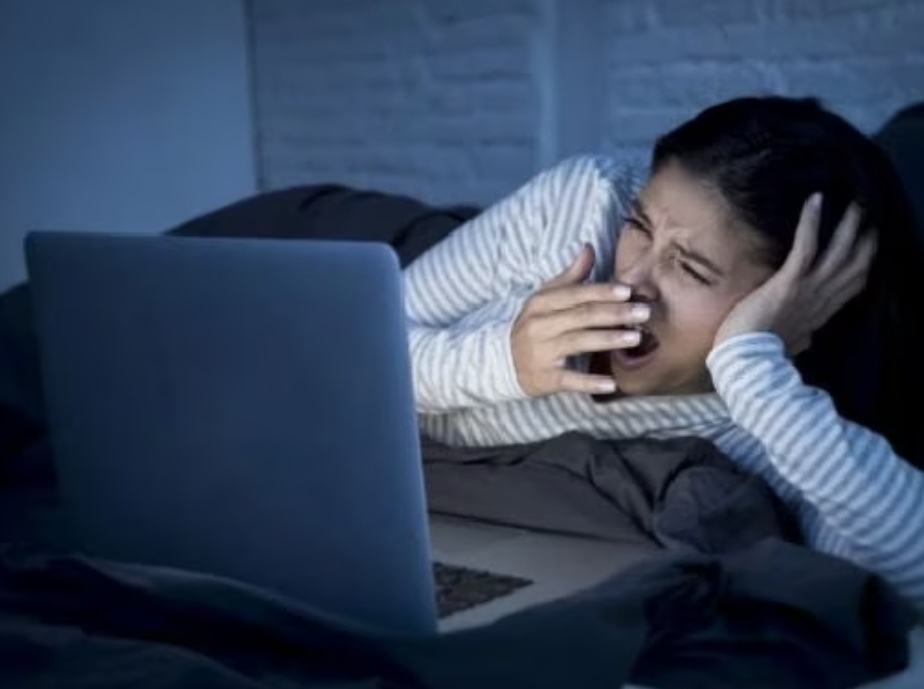 SIMAK! 5 Cara Atasi Kebiasaan Begadang dan Jalani Rutinitas Tidur yang Sehat