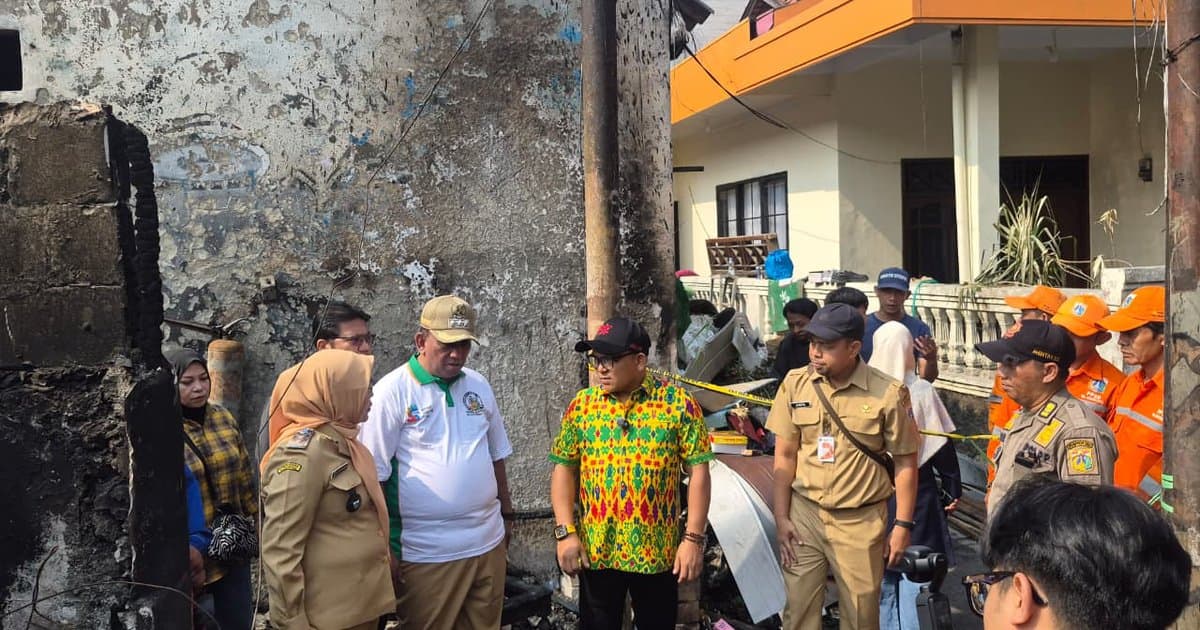 Tinjau Kebakaran di Menteng Atas, Legislator Golkar Basri Baco Dorong Mobil Pemadam Ada di Tiap Kelurahan